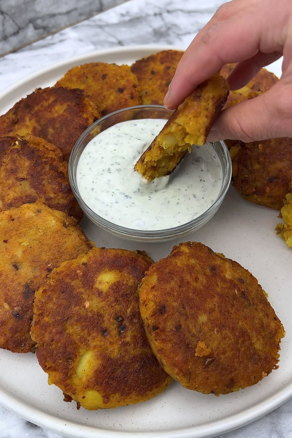 Aloo Tikkis (Potato cutlets)